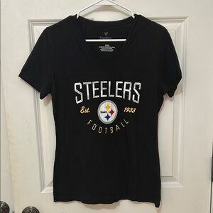 Pittsburgh Steelers V- neck T-shirt size medium black short sleeve cotton Fanati